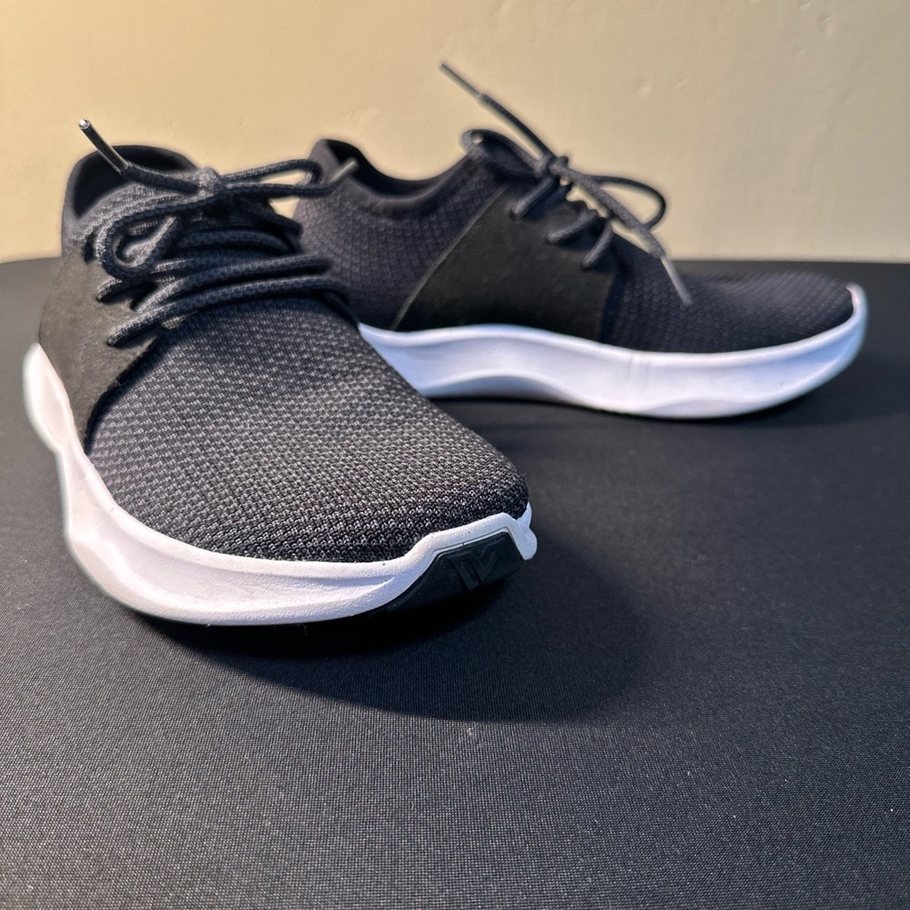 Vessi waterproof tennis shoes size 7W